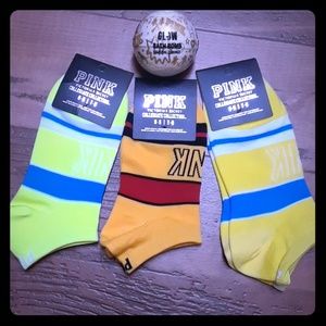 All🆕️VS💖PINK🎄Socks and bath bomb bundle